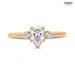 Anillos de compromiso - ORO 10K - TRES MOISSANITAS - CORTE PERA - AC62