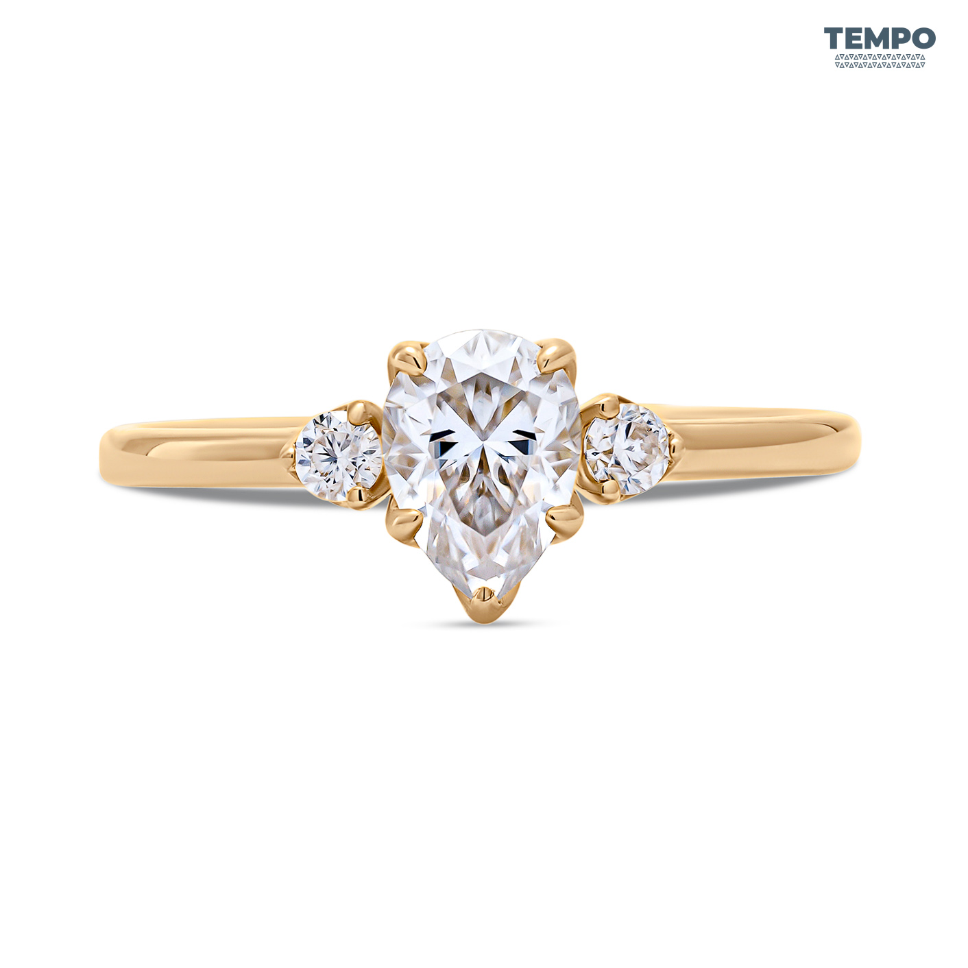 Stacked from 25 images. Method=B (R=8,S=4) Anillos de compromiso - ORO 10K - TRES MOISSANITAS - CORTE PERA - AC62 - Imagen 1