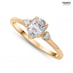 Anillos de compromiso - ORO 10K - TRES MOISSANITAS - CORTE PERA - AC62 - Imagen 2