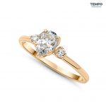 Anillos de compromiso - ORO 10K - TRES MOISSANITAS - CORTE PERA - AC62 - Imagen 3