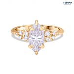 Anillo de Compromiso - Oro 10K - Moissanita Marquesa – Detalles Laterales Brillantes - AC70