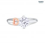 Anillo de Compromiso – Oro 10K – Moissanita Solitario con Corazón Lateral – AC71 - Imagen 2