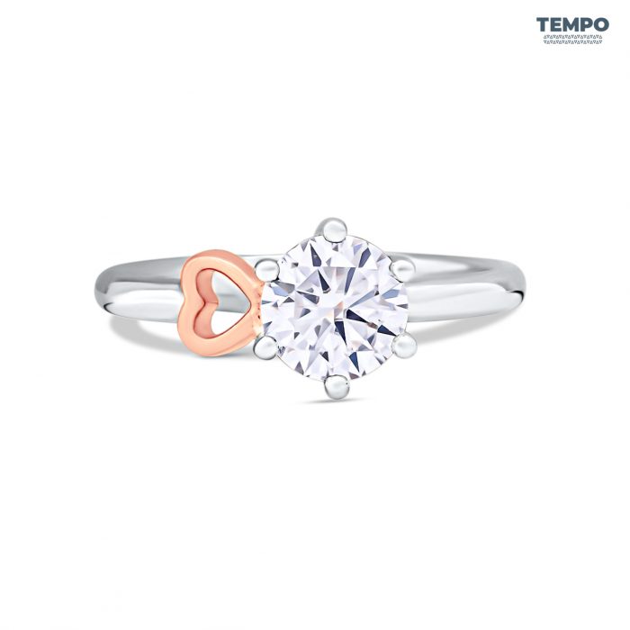 Anillo de Compromiso – Oro 10K – Moissanita Solitario con Corazón Lateral – AC71 - Imagen 2