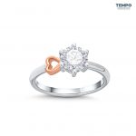 Anillo de Compromiso – Oro 10K – Moissanita Solitario con Corazón Lateral – AC71 - Imagen 5