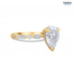 Anillo Aura Pera Deluxe – Oro corte pera 7x11mm, halo oculto y detalles exclusivos – AC77 - Imagen 3
