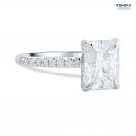 Anillo Radiante Pavé Deluxe – Oro con piedra radiante 8x10 mm y halo oculto – AC84 - Imagen 3
