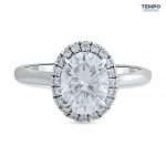 Anillo Halo Oval Clásico – Oro con piedra oval 6x8 mm y halo de brillo total – AC85