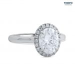 Anillo Halo Oval Clásico – Oro con piedra oval 6x8 mm y halo de brillo total – AC85 - Imagen 2