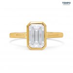 Anillo Esmeralda Bisel – Oro con piedra corte esmeralda 6x8 mm – AC80