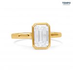 Anillo Esmeralda Bisel – Oro con piedra corte esmeralda 6x8 mm – AC80 - Imagen 2