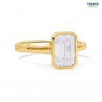 Anillo Esmeralda Bisel – Oro con piedra corte esmeralda 6x8 mm – AC80 - Imagen 3