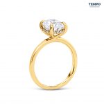Anillo Cushion Halo Oculto – Oro con piedra cushion elongada y puente pavé – AC83 - Imagen 6
