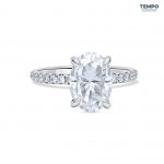 Anillo Oval Pavé Signature – Oro blanco con piedra oval 7x9 mm y halo oculto – AC86 - Imagen 3