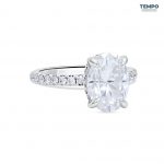 Anillo Oval Pavé Signature – Oro blanco con piedra oval 7x9 mm y halo oculto – AC86 - Imagen 4