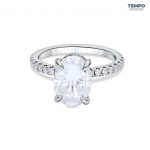 Anillo Oval Pavé Signature – Oro blanco con piedra oval 7x9 mm y halo oculto – AC86 - Imagen 5