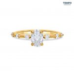 Anillo Oval Flora – Oro con piedra oval 5x7 mm, cuerpo floral y halo oculto – AC87