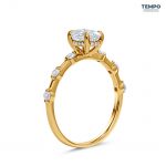 Anillo Oval Flora – Oro con piedra oval 5x7 mm, cuerpo floral y halo oculto – AC87 - Imagen 5