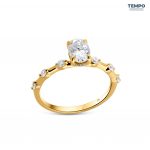 Anillo Oval Flora – Oro con piedra oval 5x7 mm, cuerpo floral y halo oculto – AC87 - Imagen 9