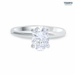 Anillo Oval Pavé Deluxe – Oro con piedra oval 7x9 mm y engaste oculto pavé – AC81 - Imagen 3
