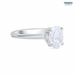 Anillo Oval Pavé Deluxe – Oro con piedra oval 7x9 mm y engaste oculto pavé – AC81 - Imagen 5