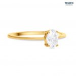 Anillo Solitario Oval – Oro con moissanita oval 4x6 mm y aro ultradelgado – AC78 - Imagen 3