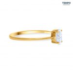 Anillo Solitario Oval – Oro con moissanita oval 4x6 mm y aro ultradelgado – AC78 - Imagen 4