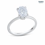 Anillo Oval Pavé Deluxe – Oro con piedra oval 7x9 mm y engaste oculto pavé – AC81