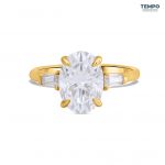 Anillo Oval Trapezio – Oro con piedra oval y acentos trapezoidales – AC88
