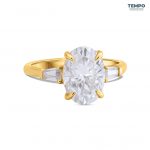 Anillo Oval Trapezio – Oro con piedra oval y acentos trapezoidales – AC88 - Imagen 2