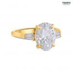 Anillo Oval Trapezio – Oro con piedra oval y acentos trapezoidales – AC88 - Imagen 3