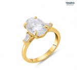 Anillo Oval Trapezio – Oro con piedra oval y acentos trapezoidales – AC88 - Imagen 6