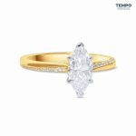 Anillo Marquesa Pavé Bicolor – Oro con piedra corte marquesa y detalles en oro blanco – AC89 - Imagen 2