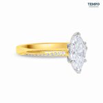 Anillo Marquesa Pavé Bicolor – Oro con piedra corte marquesa y detalles en oro blanco – AC89 - Imagen 4