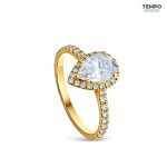 Anillo Royale Pera – Oro con moissanita corte pera y halo de alto brillo – AC79 - Imagen 4
